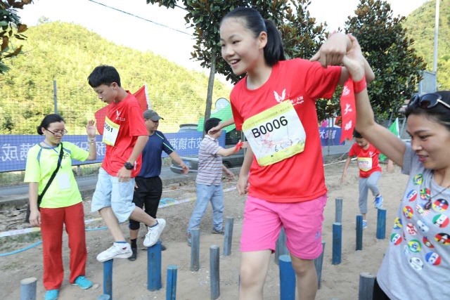 商丘学院经济管理学院“一路生花”心理辅导站举办户外挑战赛(图1)